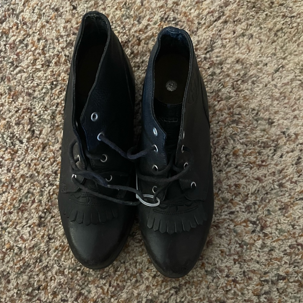 Ariat Ankle Boots size 5.5